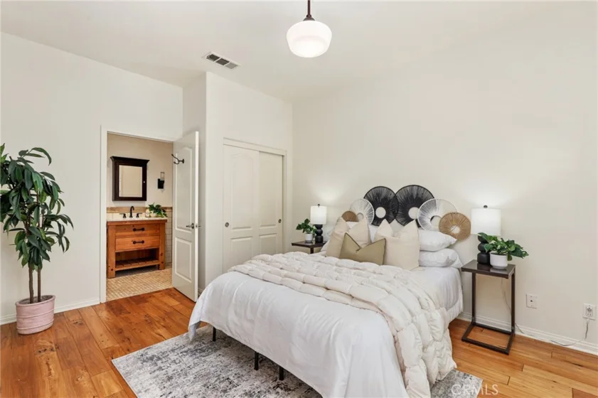31 Roycroft photo 11