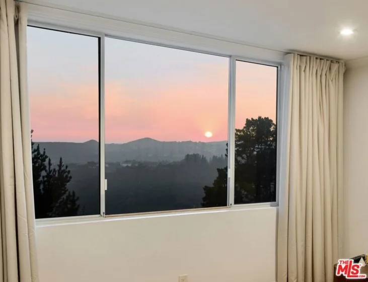 2385 Roscomare Road #D3 photo 4