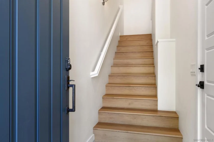 2104 Cosmo Way photo 8