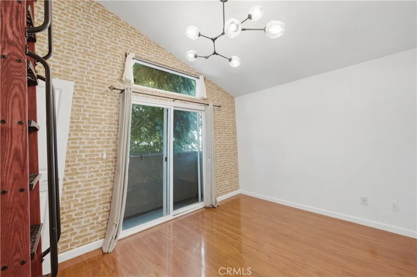 1554 N Hobart #2 photo 8