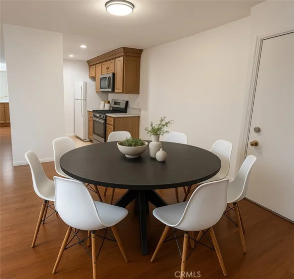5460 White Oak Avenue #J206 photo 1