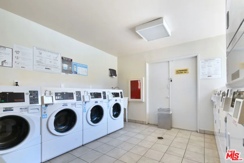 5403 Newcastle Avenue #19 photo 40