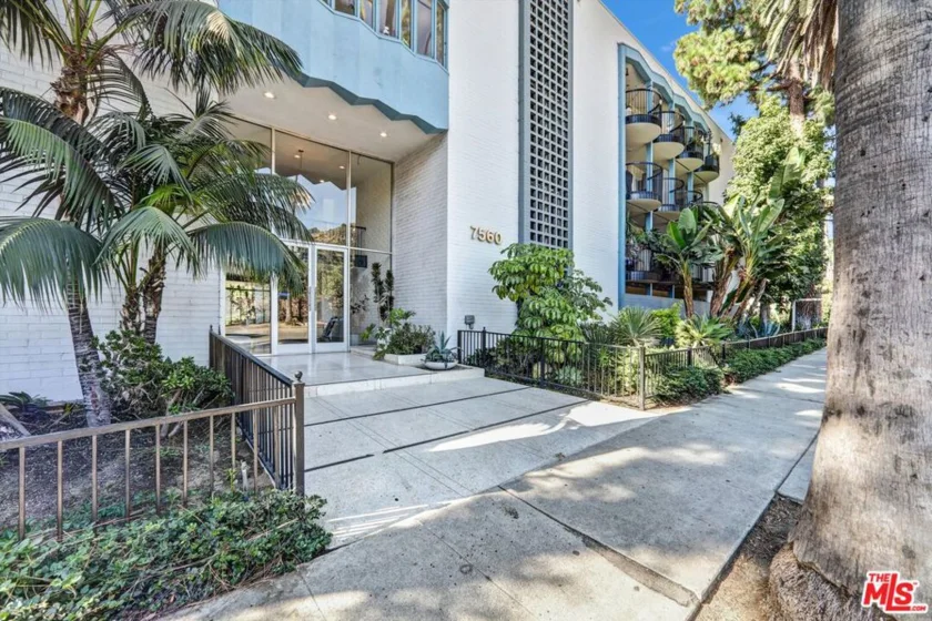 7560 Hollywood Boulevard #303 photo 2