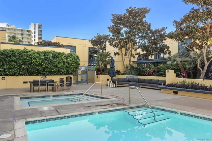 1325 Pacific Highway #313 photo 51