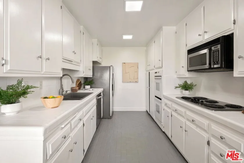 10725 Ohio Avenue #2 photo 4