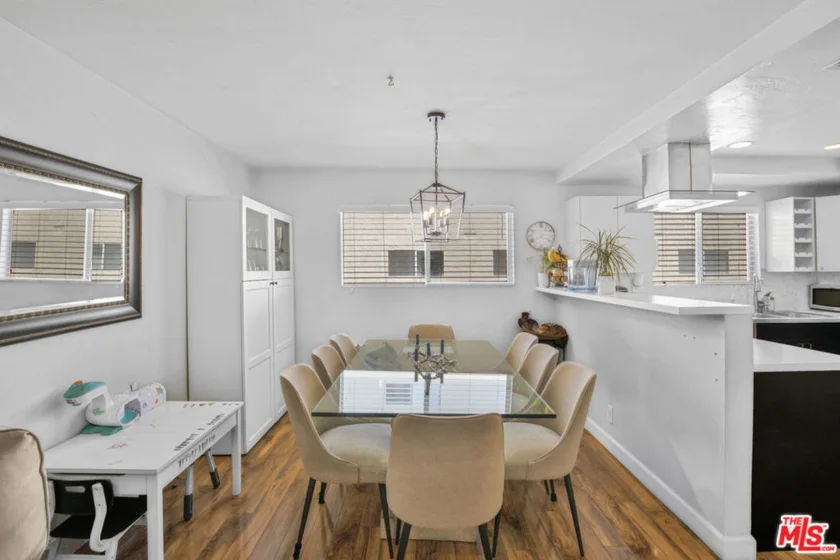 18550 Hatteras Street #100 photo 15