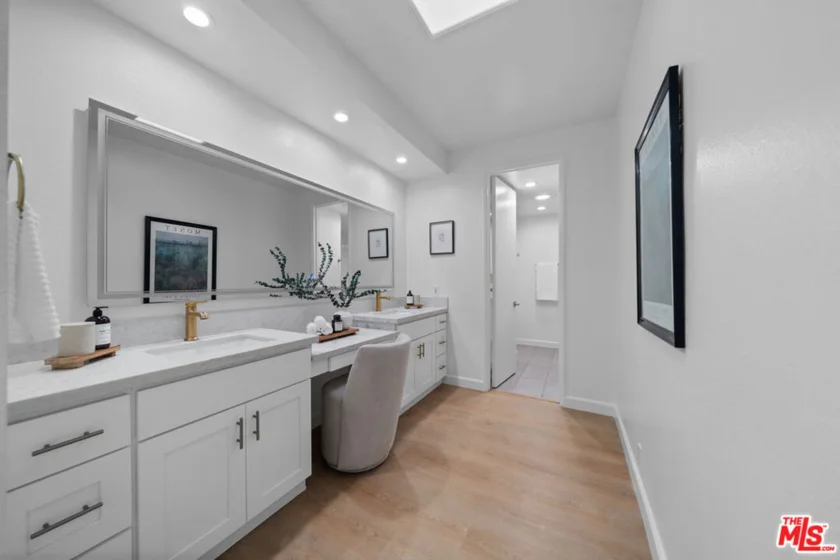 4477 Wilshire Boulevard #308 photo 32