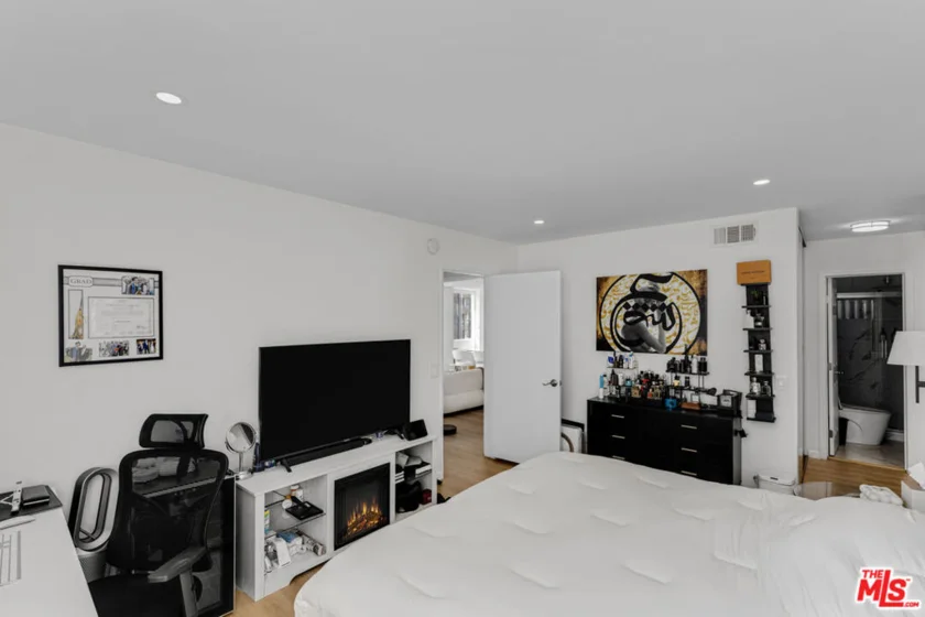 10747 Wilshire Boulevard #902 photo 5