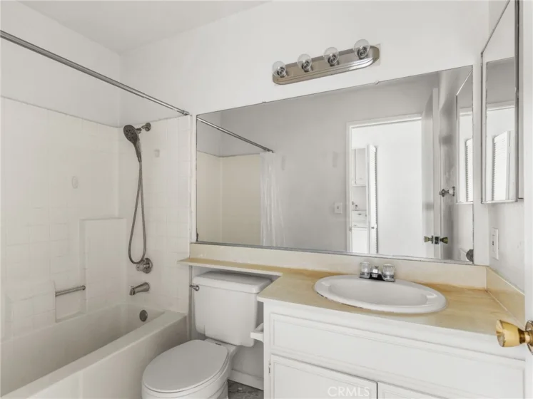 194 Greenmoor photo 28
