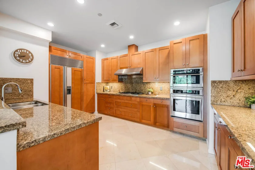 10727 Wilshire Boulevard #502 photo 15