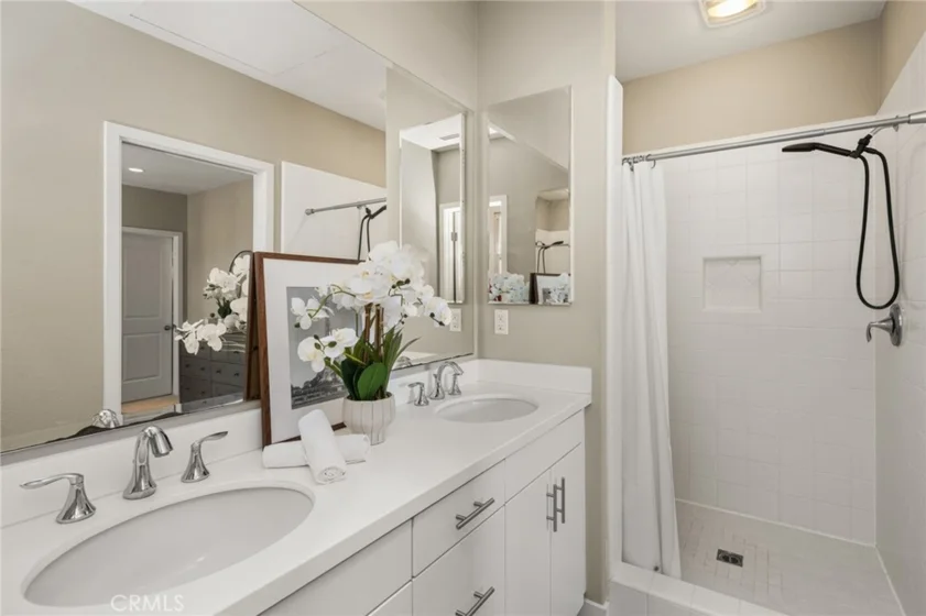 111 Tallowood photo 33