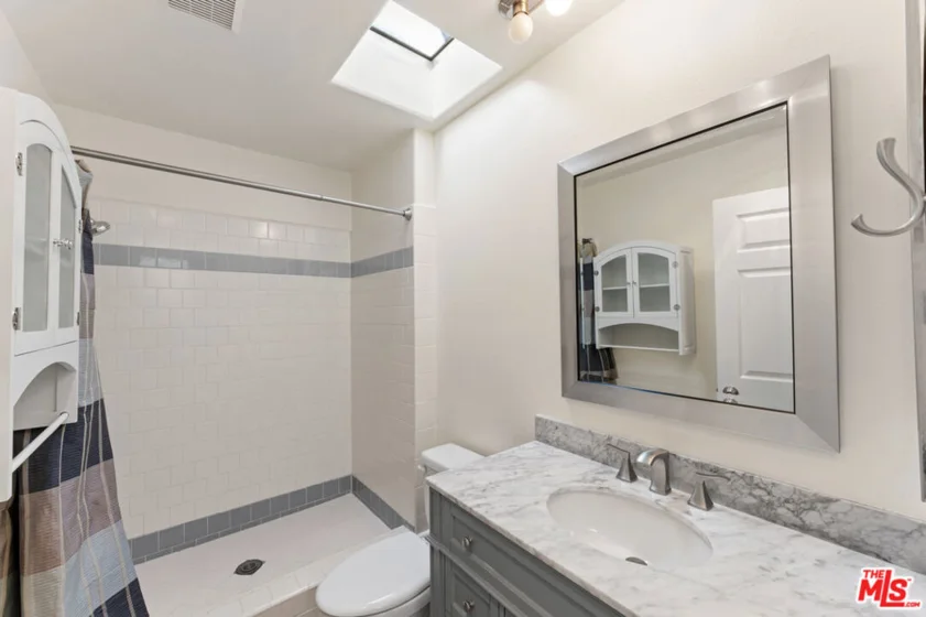 5145 Yarmouth Avenue #29 photo 8