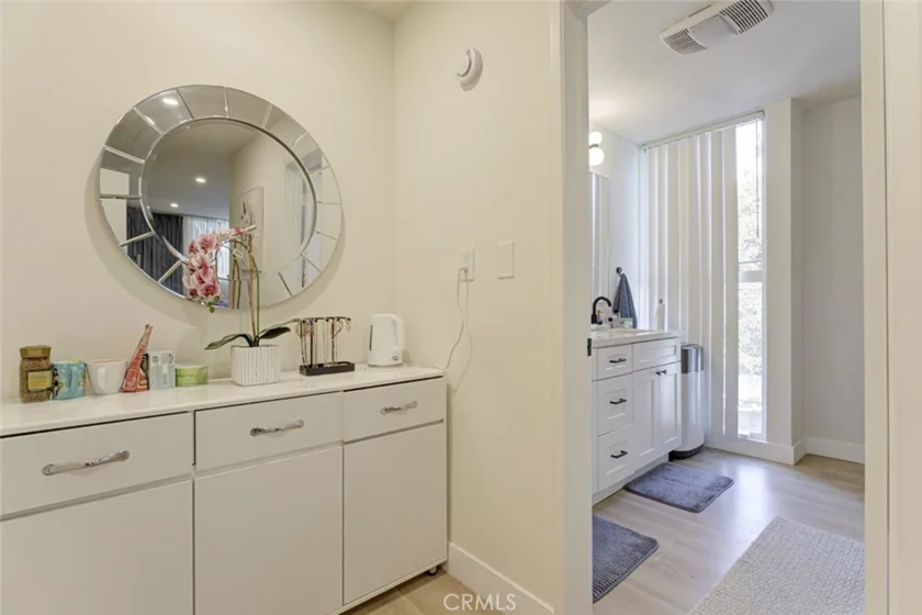5411 Tyrone Avenue #203 photo 28