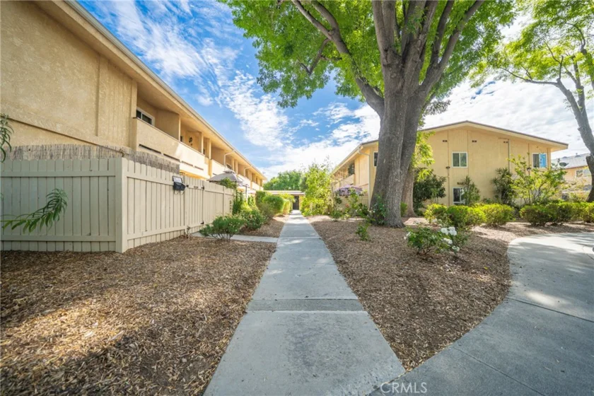 8120 Canby Ave #6 photo 2