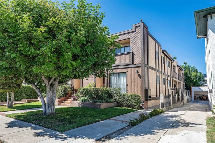 1137 N Maryland Ave #4 photo 3