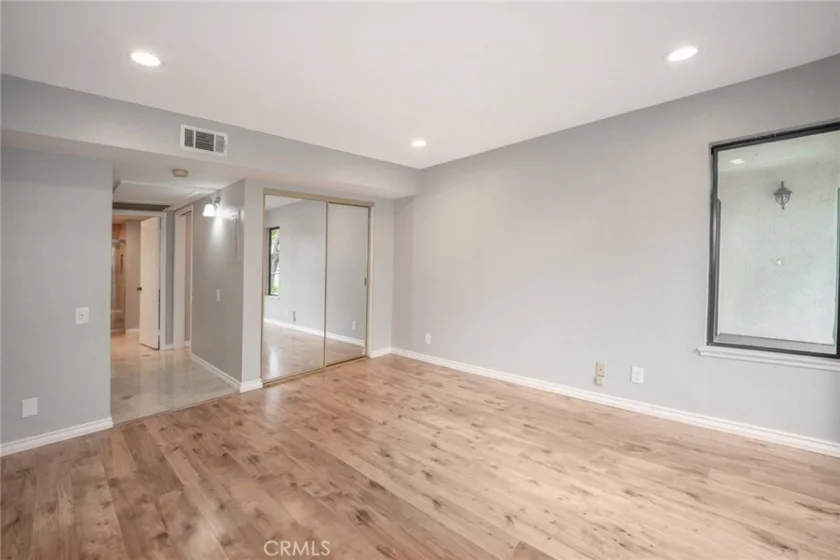 4114 Apricot photo 18