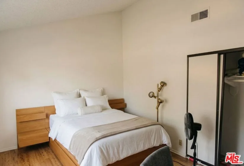 7115 Etiwanda Avenue #18 photo 2