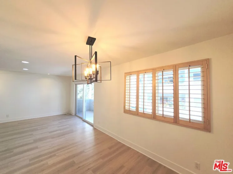 1262 S Barrington Avenue #204 photo 33