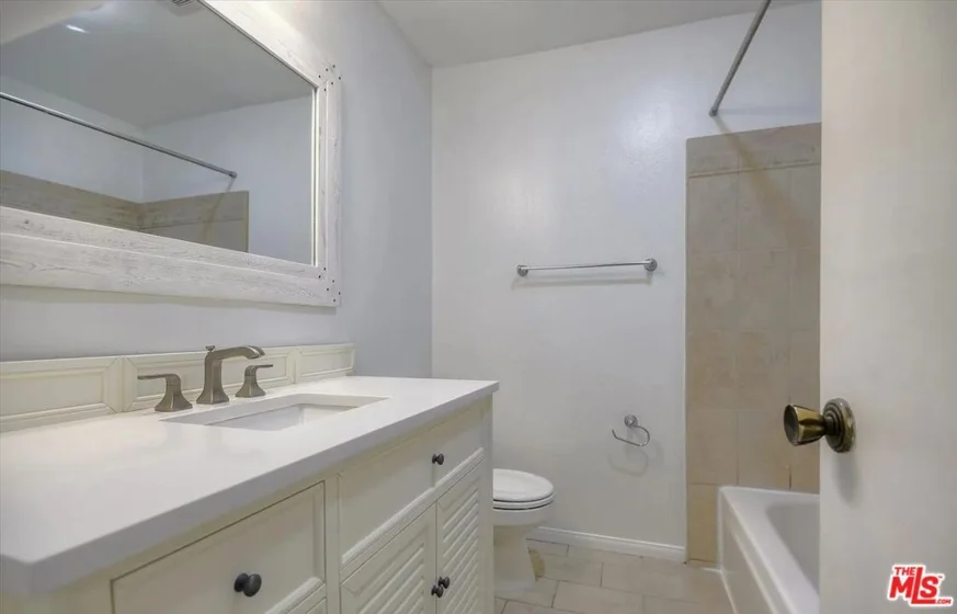 1222 N Olive Drive #209 photo 6