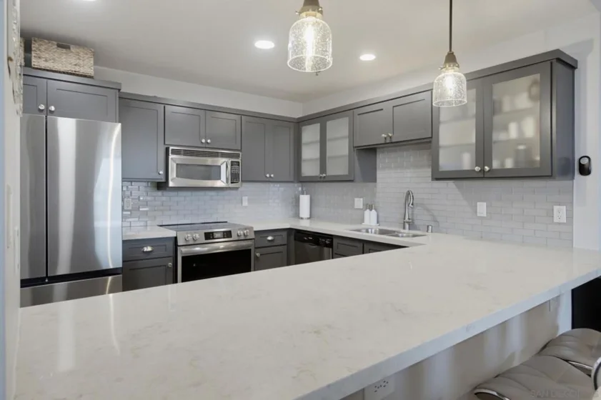 331 Olive #202 photo 10