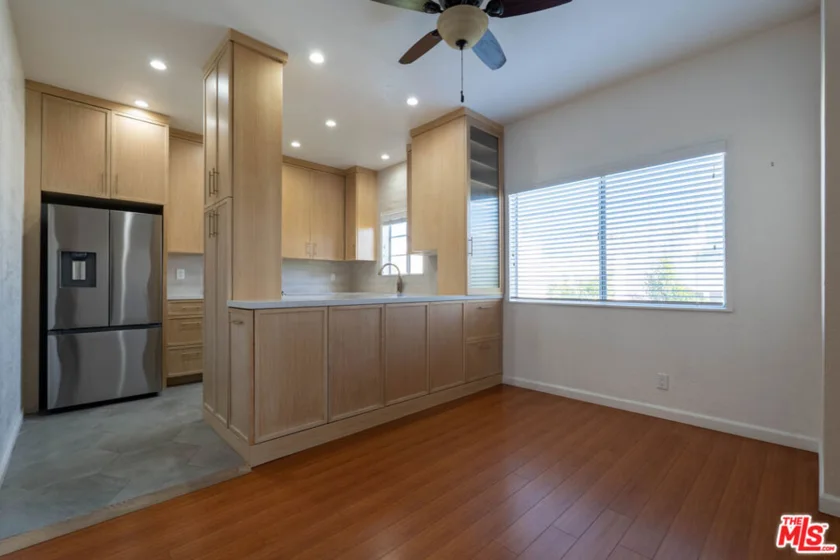 5135 Zelzah Avenue #305 photo 4