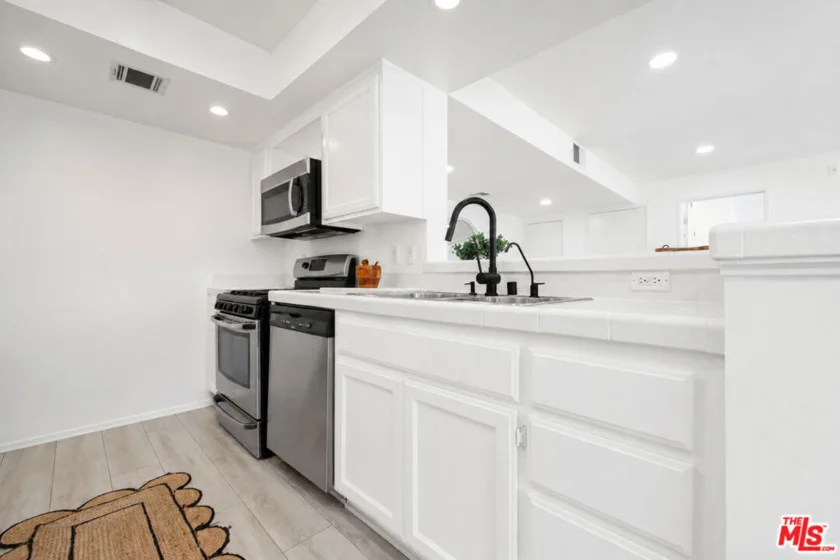 4249 Longridge Avenue #209 photo 13