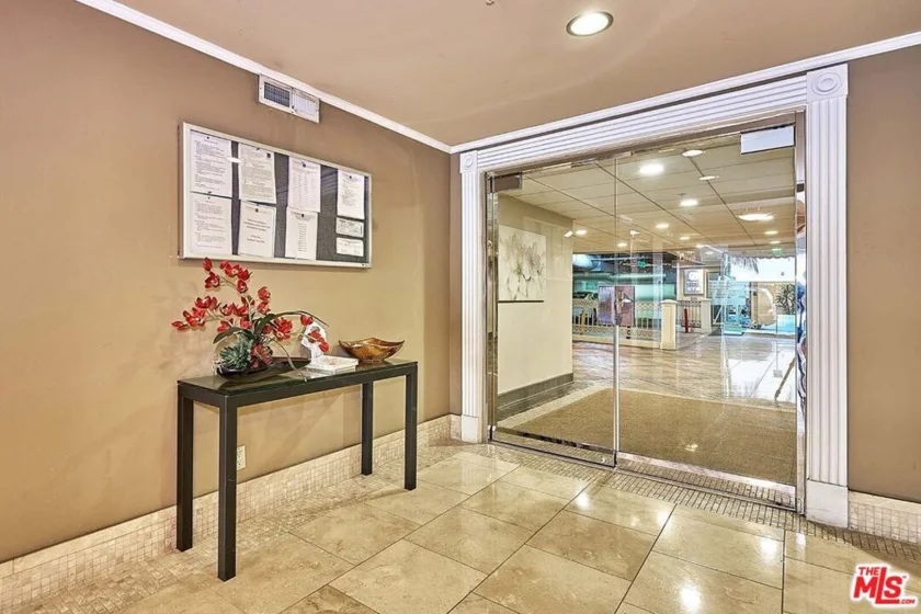620 S Gramercy Place #301 photo 38