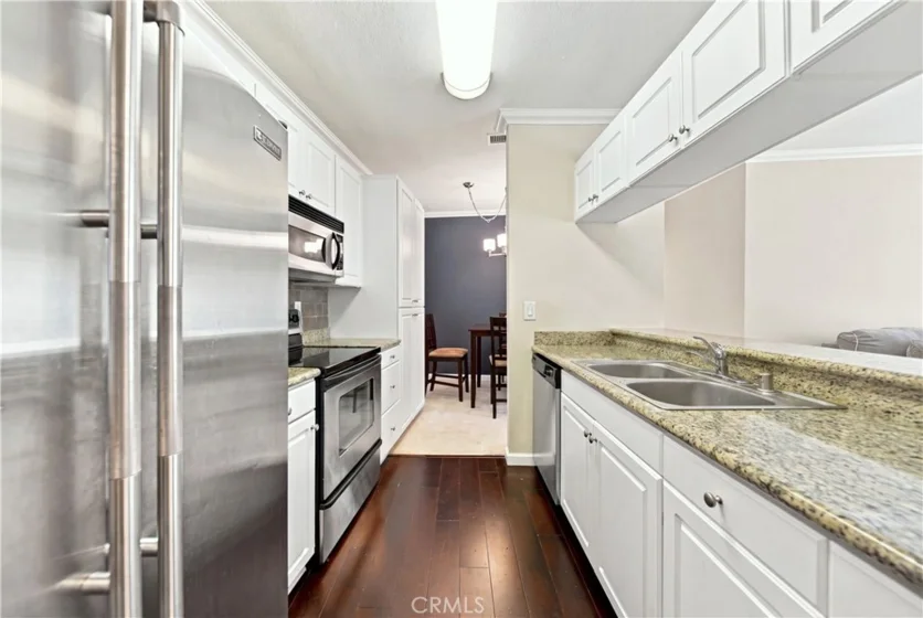 838 Pine photo 22