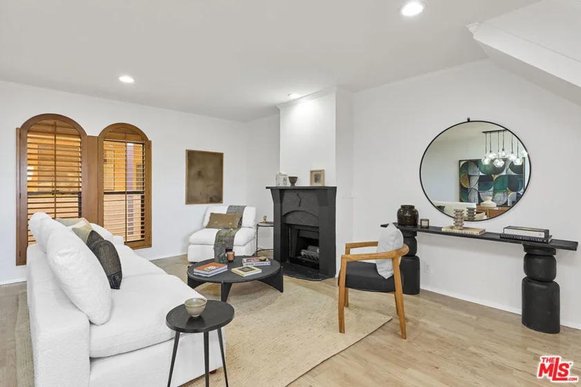 828 N Hudson Avenue #214 photo 4