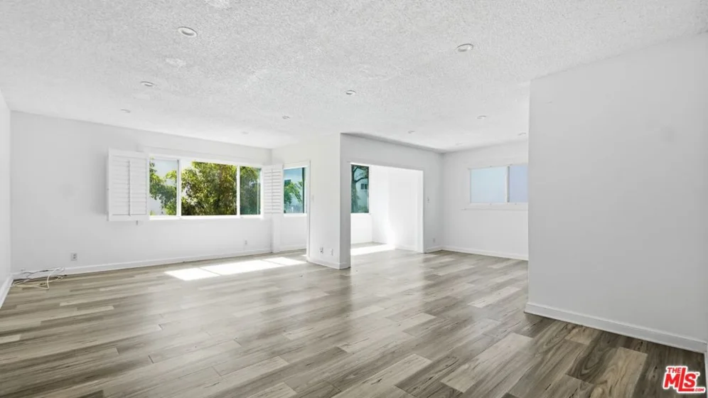 1525 N Hayworth Avenue #204 photo 35