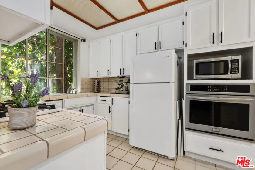 1375 Kelton Avenue #104 photo 5