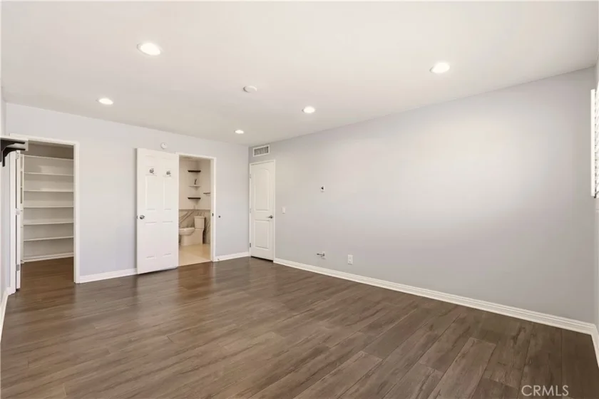4542 Willis Avenue #302 photo 15
