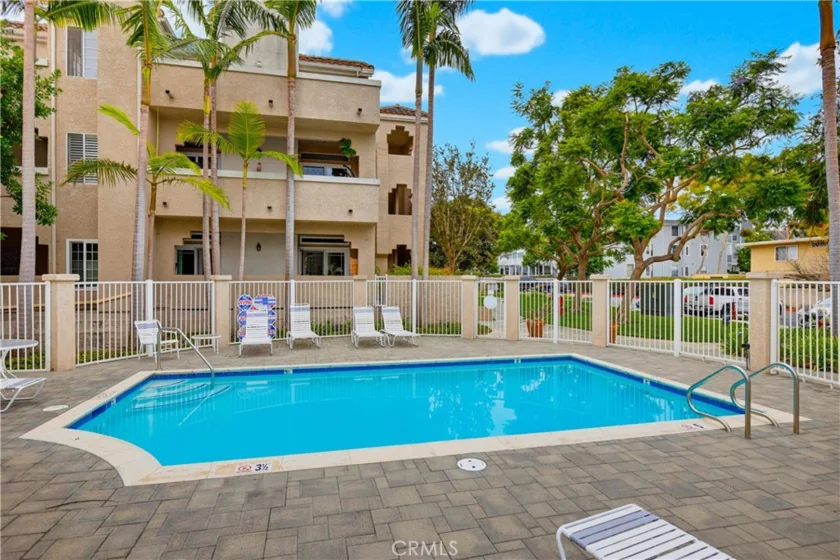 4581 Warner #302 photo 33