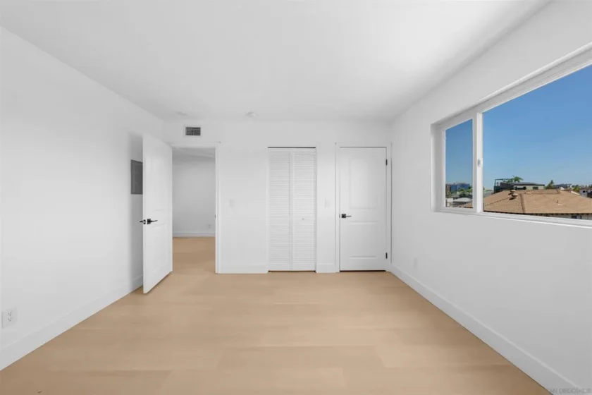 1030 Robinson Avenue #202 photo 6
