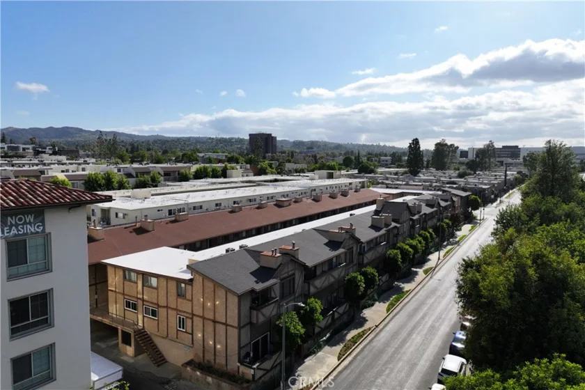 5500 Lindley #106 photo 32