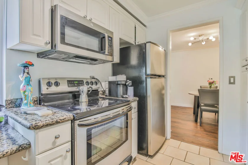 625 N Flores Street #102 photo 22
