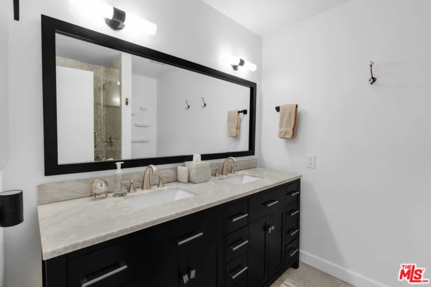 18550 Hatteras Street #100 photo 9
