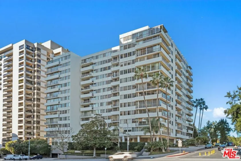 10433 Wilshire Boulevard #602 photo 1