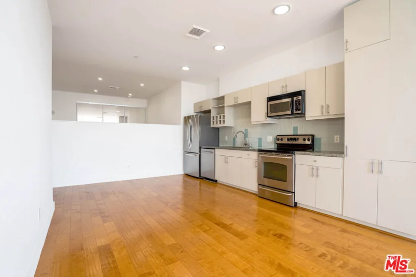 3810 Wilshire Boulevard #1911 photo 7