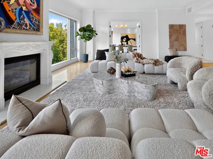 10727 Wilshire Boulevard #404 photo 7