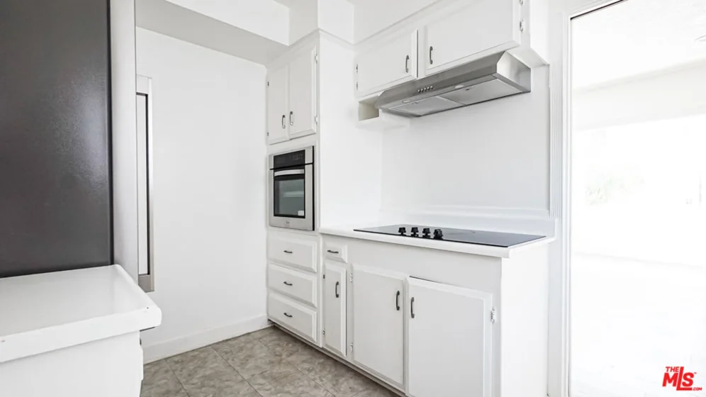 1525 N Hayworth Avenue #204 photo 7