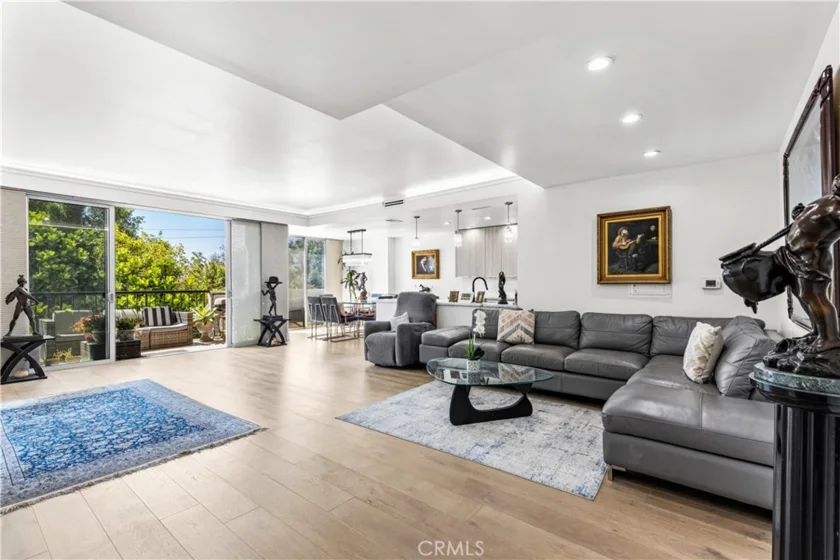 818 N Doheny #308 photo 19