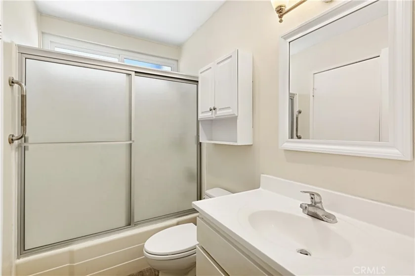 22139 Burbank Boulevard #7 photo 22