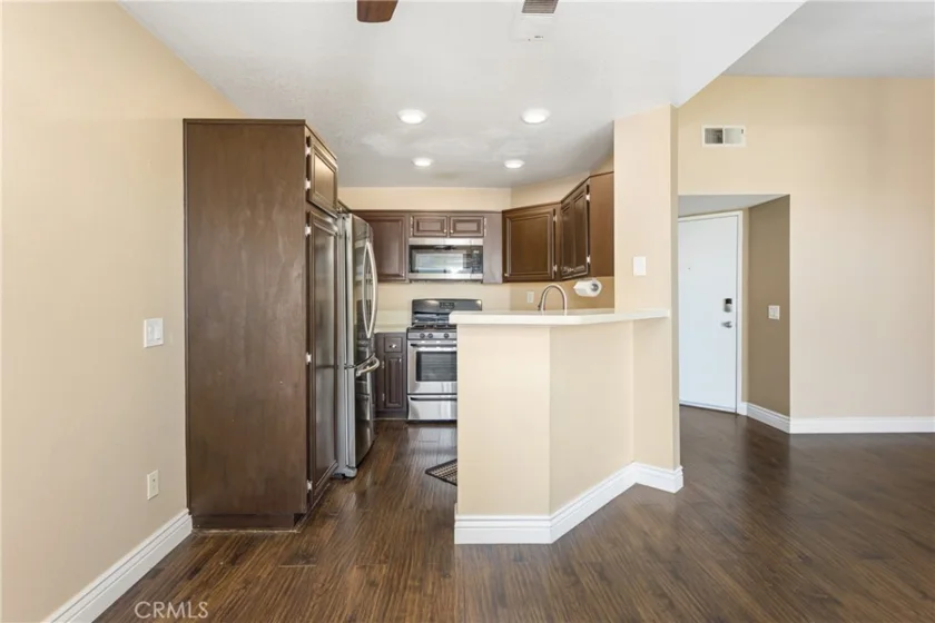 2568 Avenida Del Vista #202 photo 9