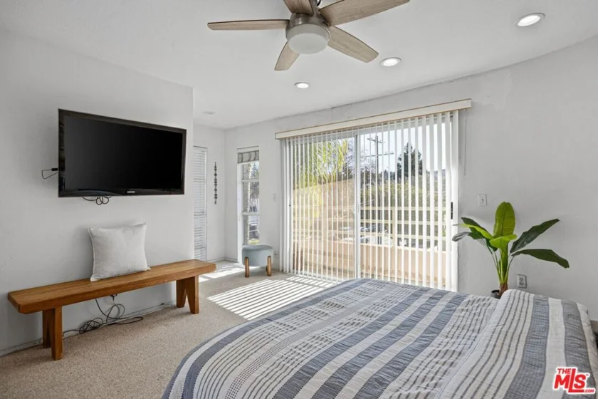 4549 Haskell Avenue #1 photo 17