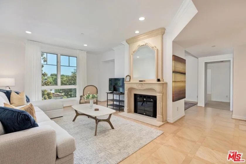 430 N Oakhurst Drive #202 photo 2