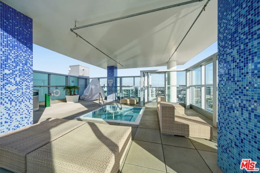 13700 Marina Pointe Drive #1526 photo 52