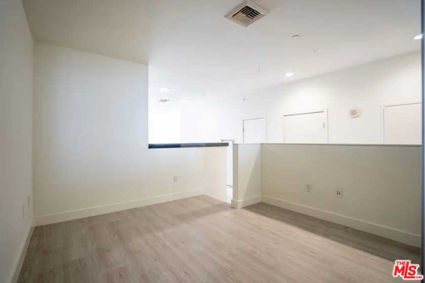 3810 Wilshire Boulevard #1209 photo 11