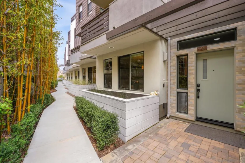 2515 State Street photo 1