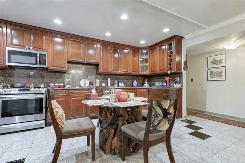 1401 Valley View #206 photo 13